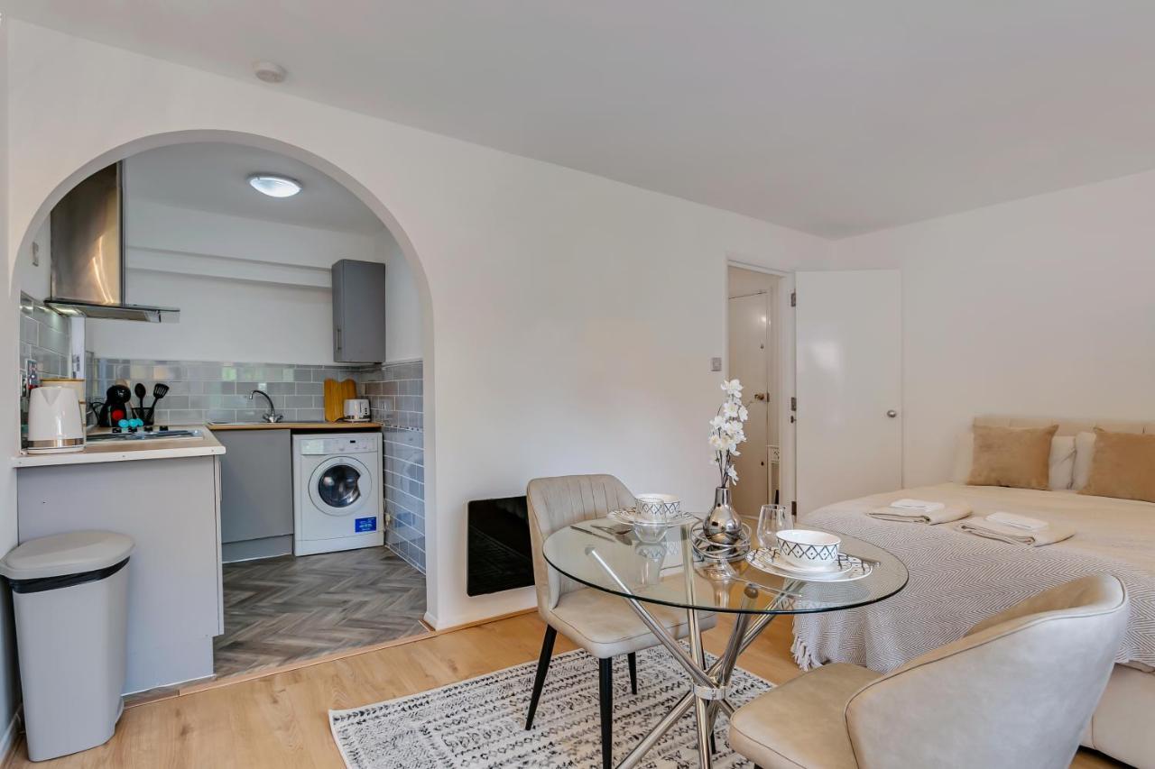 Aryas Apartments London Edgware Extérieur photo