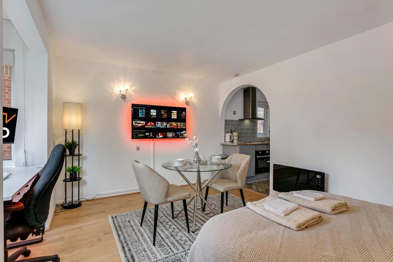 Aryas Apartments London Edgware Extérieur photo
