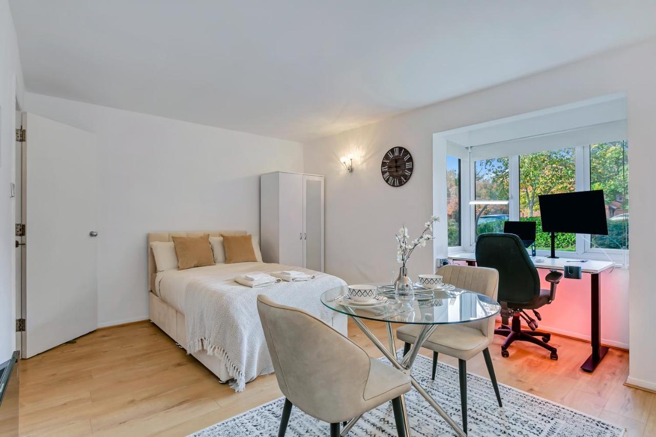 Aryas Apartments London Edgware Extérieur photo