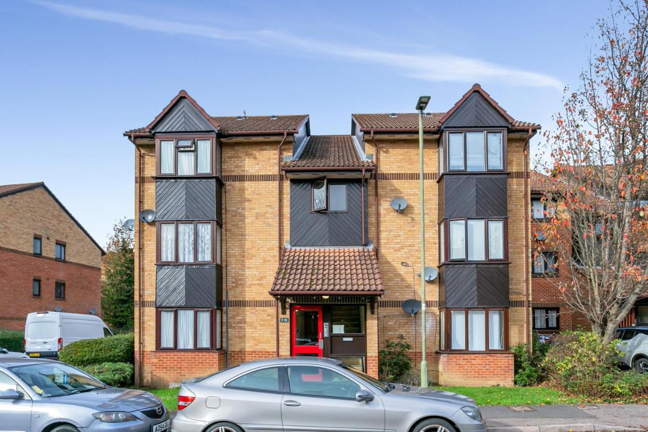 Aryas Apartments London Edgware Extérieur photo